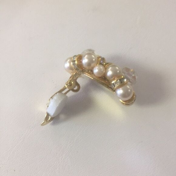 Vintage Crystal and Faux Pearl Clip earrings - Picture 2 of 4